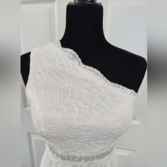 SPEECHLESS Iridescent White Lace w/1 Shoulder & Bead Work Around Wa… - Picture 8 of 15